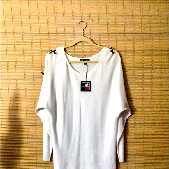 🎄Carre Noir sweater with bows & rhinestone sleeve - Picture 3 of 13